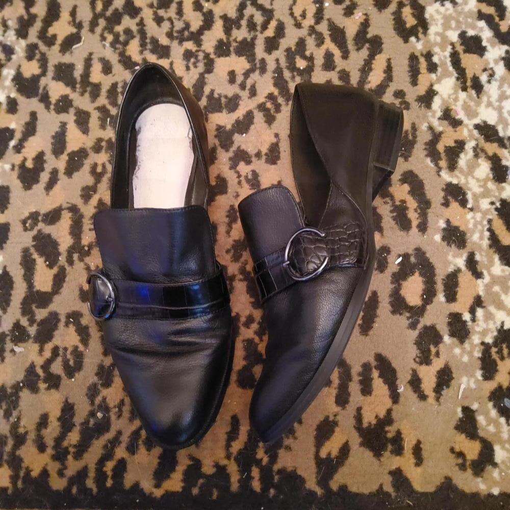 10 High Collar Flats